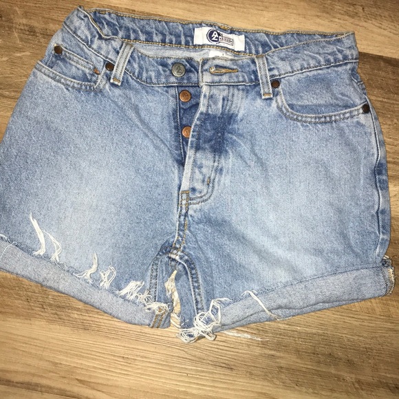 Arizona Jean cutoffs - Picture 2 of 4